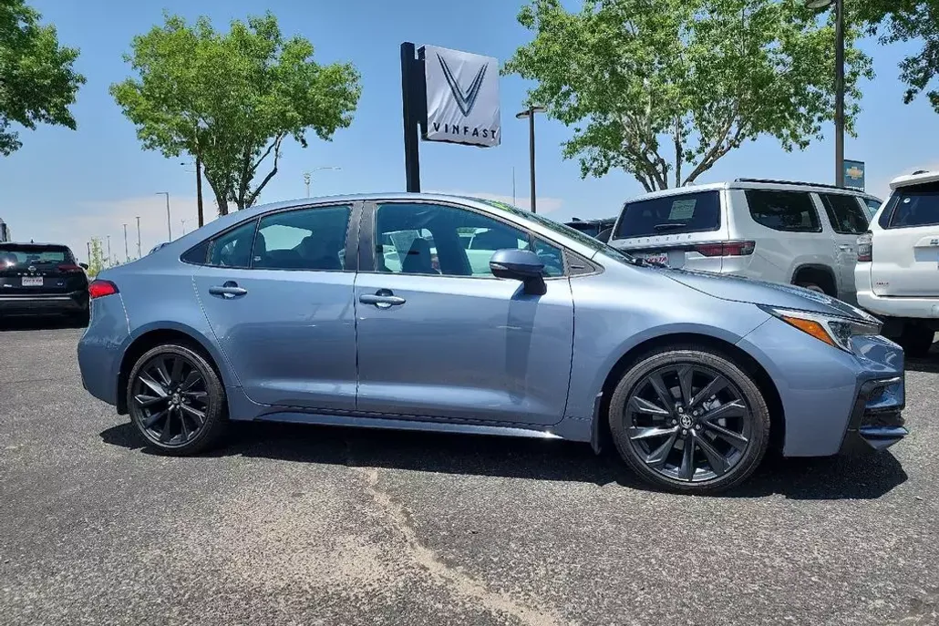 2024 Toyota Corolla SE photo 1