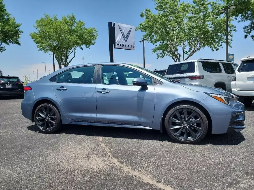 2024 Toyota Corolla SE photo 1