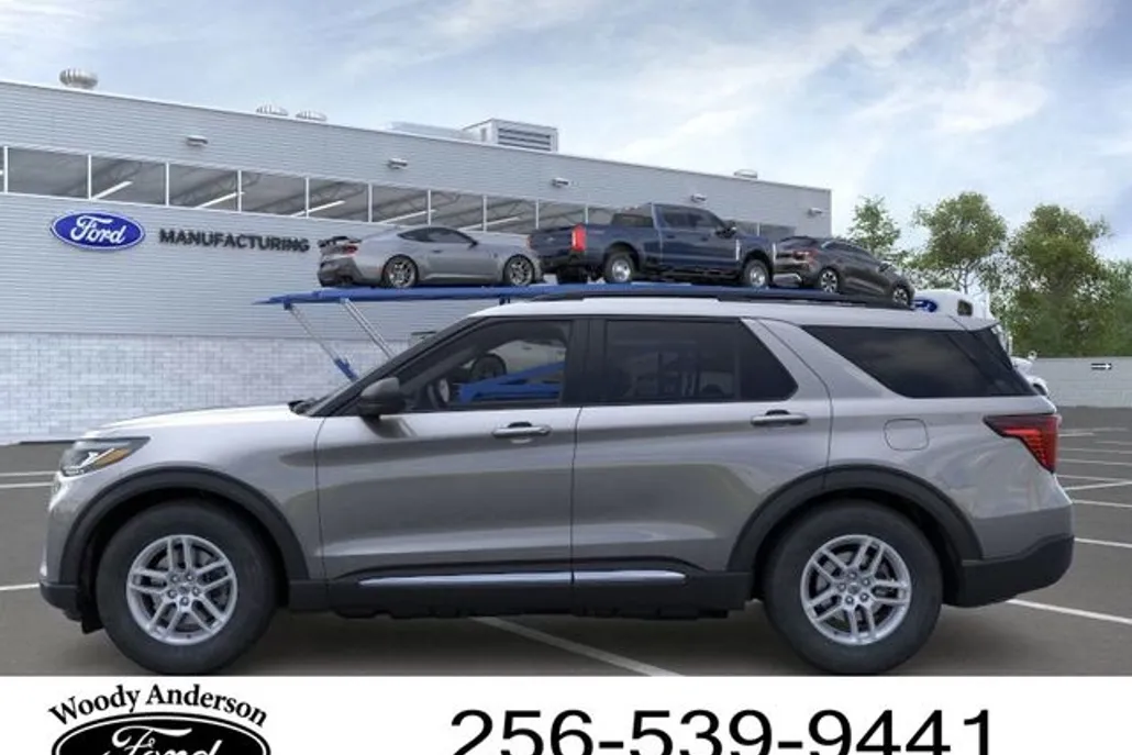 2025 Ford Explorer photo 1