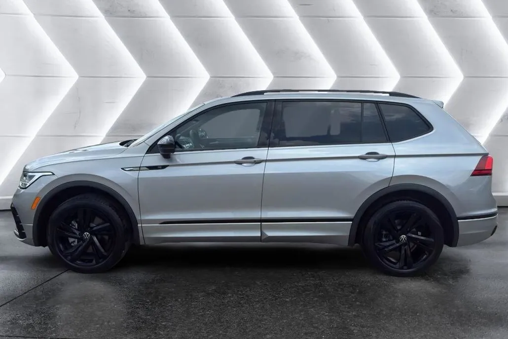 2024 Volkswagen Tiguan SE R-Line Black photo 1