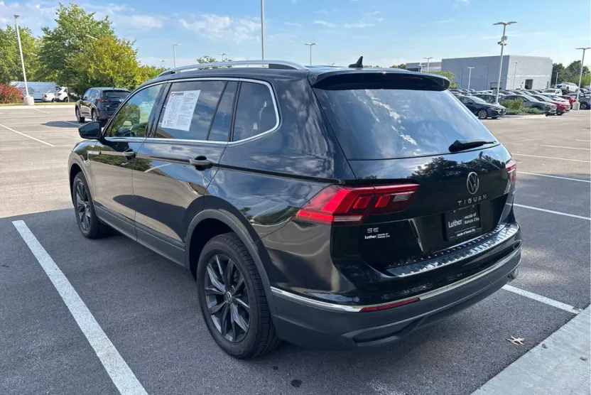 2022 Volkswagen Tiguan SE photo 1