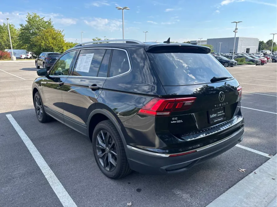 2022 Volkswagen Tiguan SE photo 1