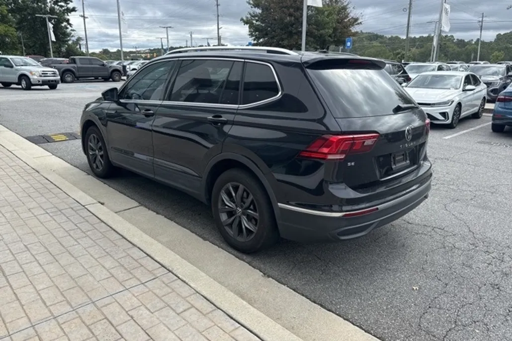 2022 Volkswagen Tiguan SE photo 1