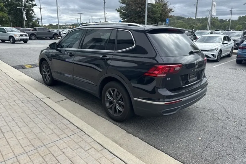 2022 Volkswagen Tiguan SE photo 1