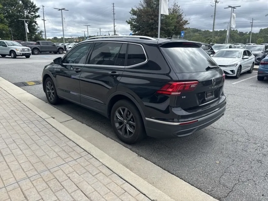 2022 Volkswagen Tiguan SE photo 1