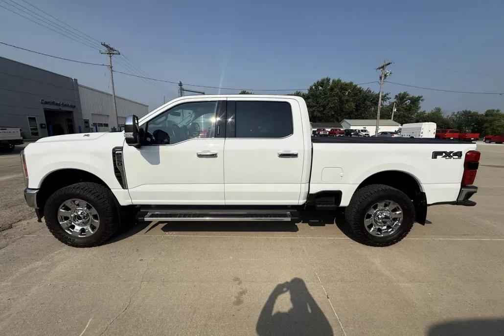 2023 Ford F-250 Lariat photo 1