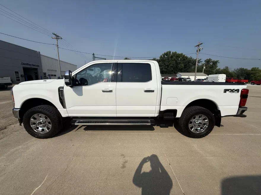 2023 Ford F-250 Lariat photo 1