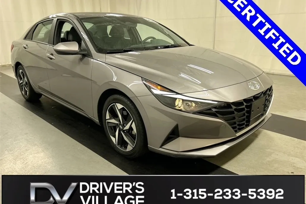 2023 Hyundai Elantra SEL photo 1