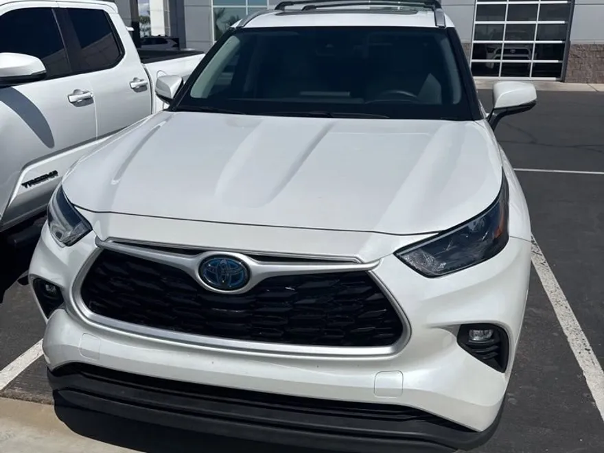 2024 Toyota Highlander Hybrid XLE photo 1