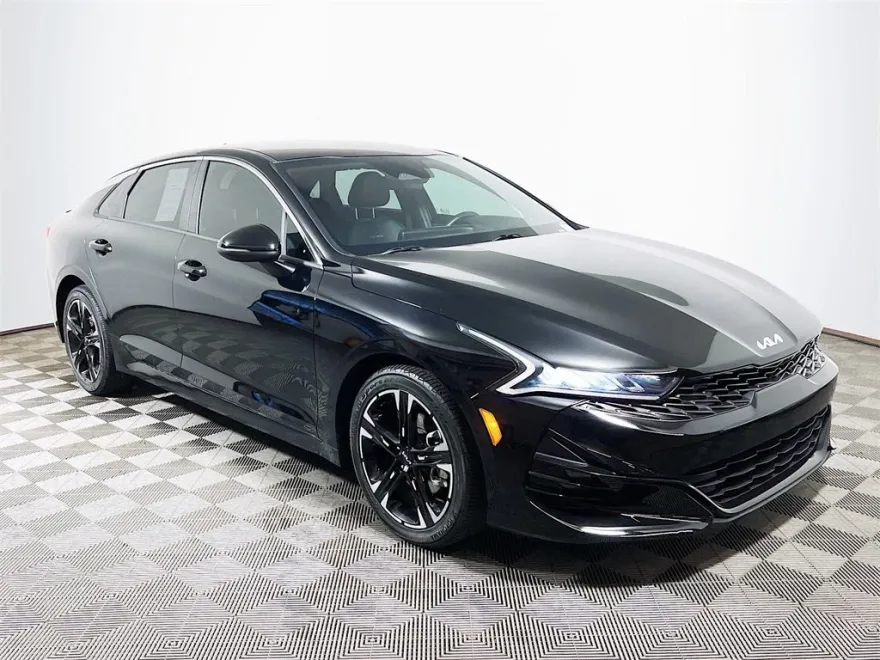 2022 Kia K5 GT-Line photo 1