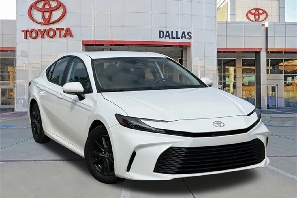 2025 Toyota Camry LE photo 1