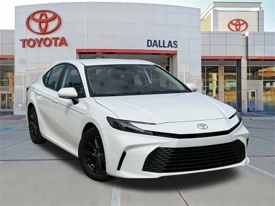 2025 Toyota Camry LE photo 1
