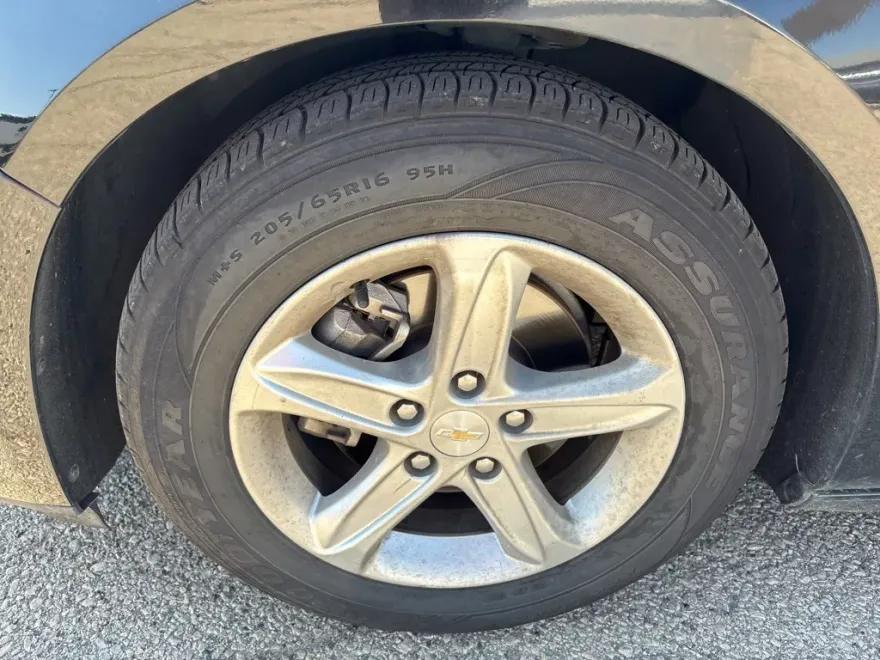 2023 Chevrolet Malibu 1LT photo 1