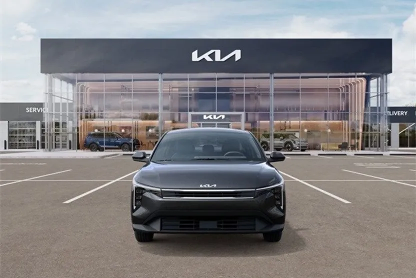 2025 Kia K4 LXS photo 1