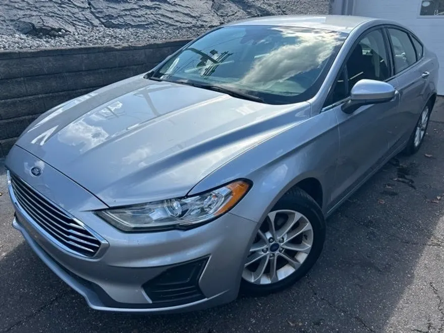 2020 Ford Fusion SE photo 1