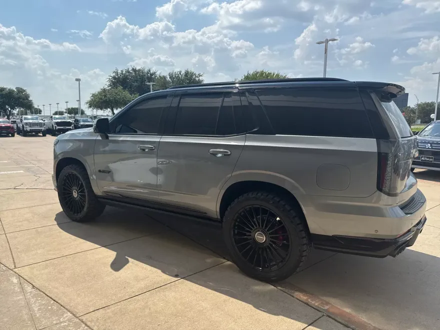 2025 Cadillac Escalade V-Series photo 1