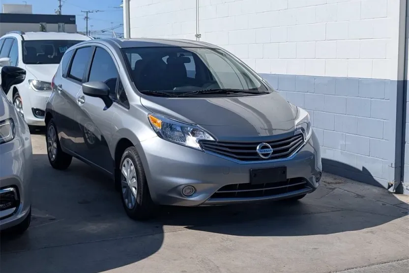 2015 Nissan Versa Note SV photo 1