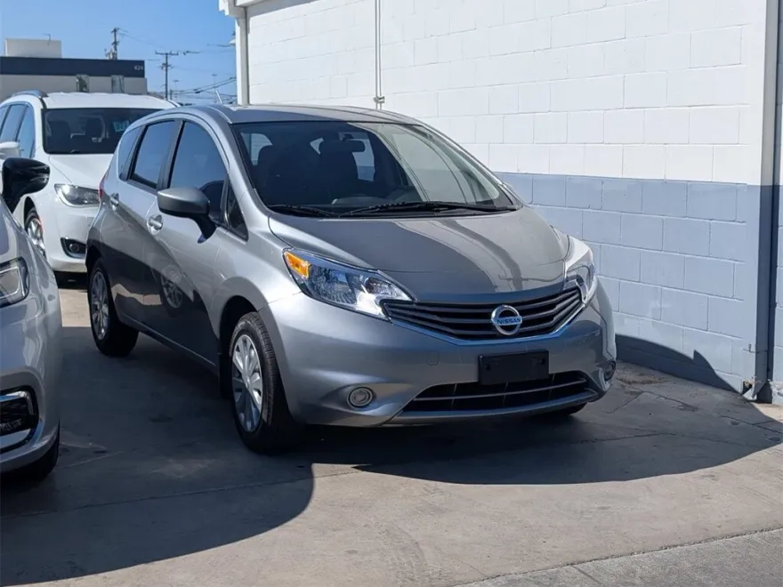 2015 Nissan Versa Note SV photo 1