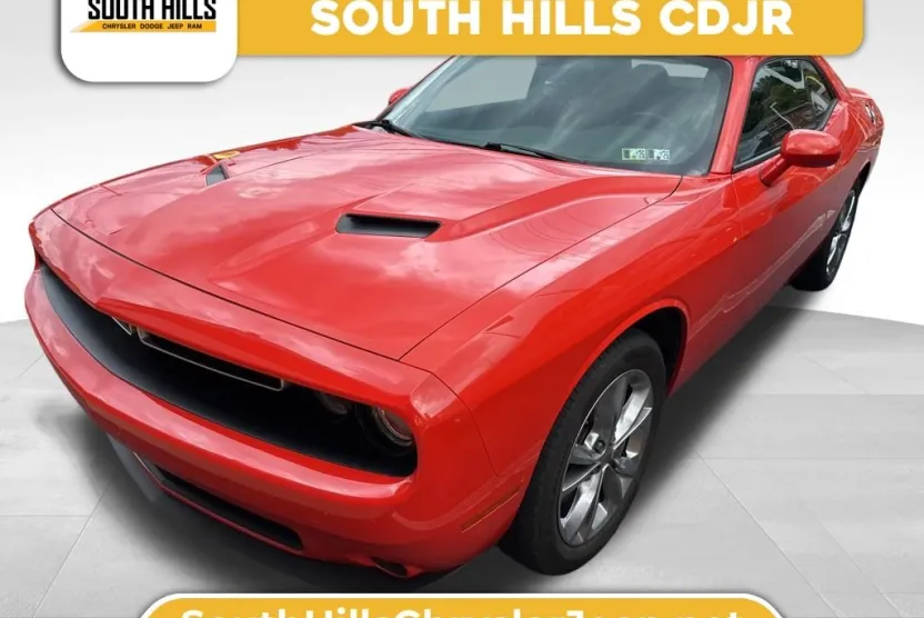 2022 Dodge Challenger SXT photo 1