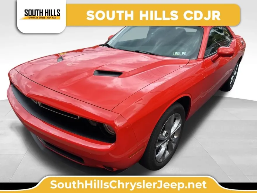 2022 Dodge Challenger SXT photo 1