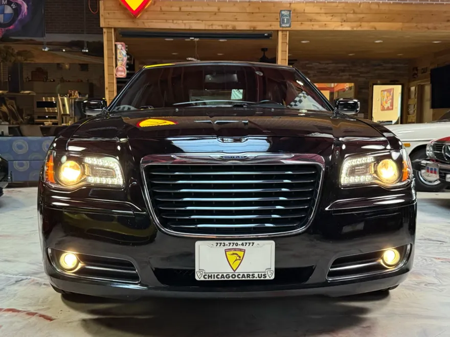 2013 Chrysler 300 S photo 1