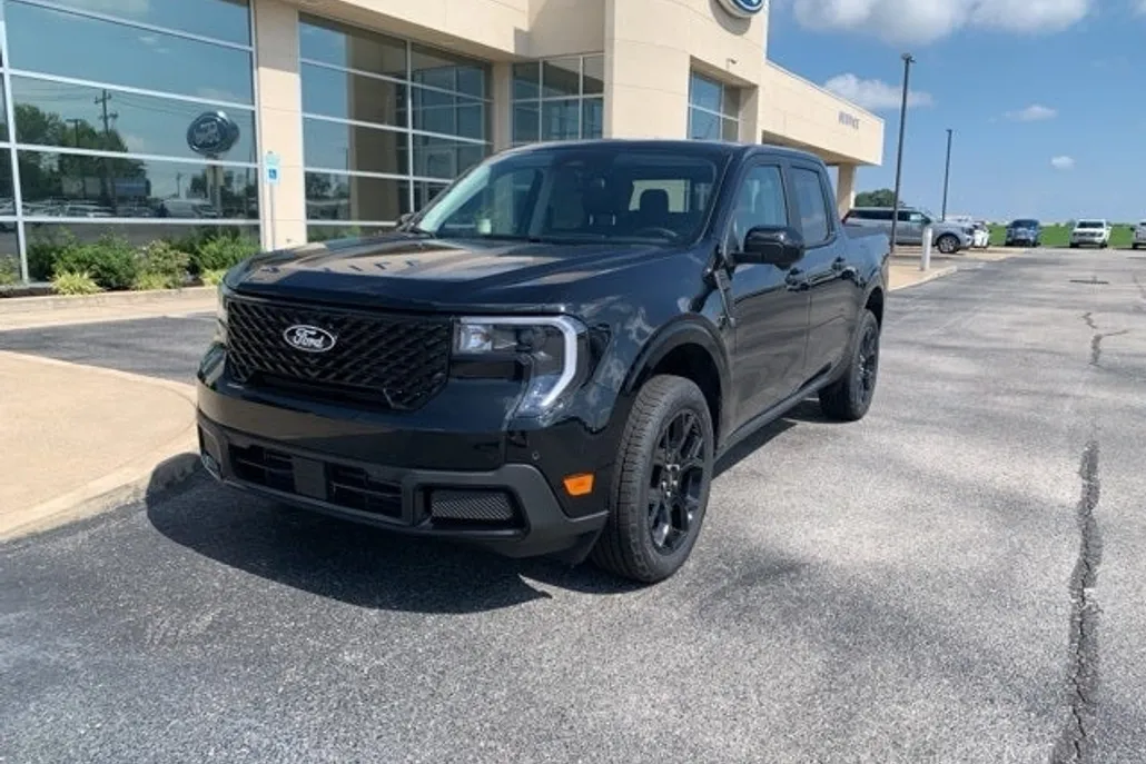 2025 Ford Maverick Lariat photo 1