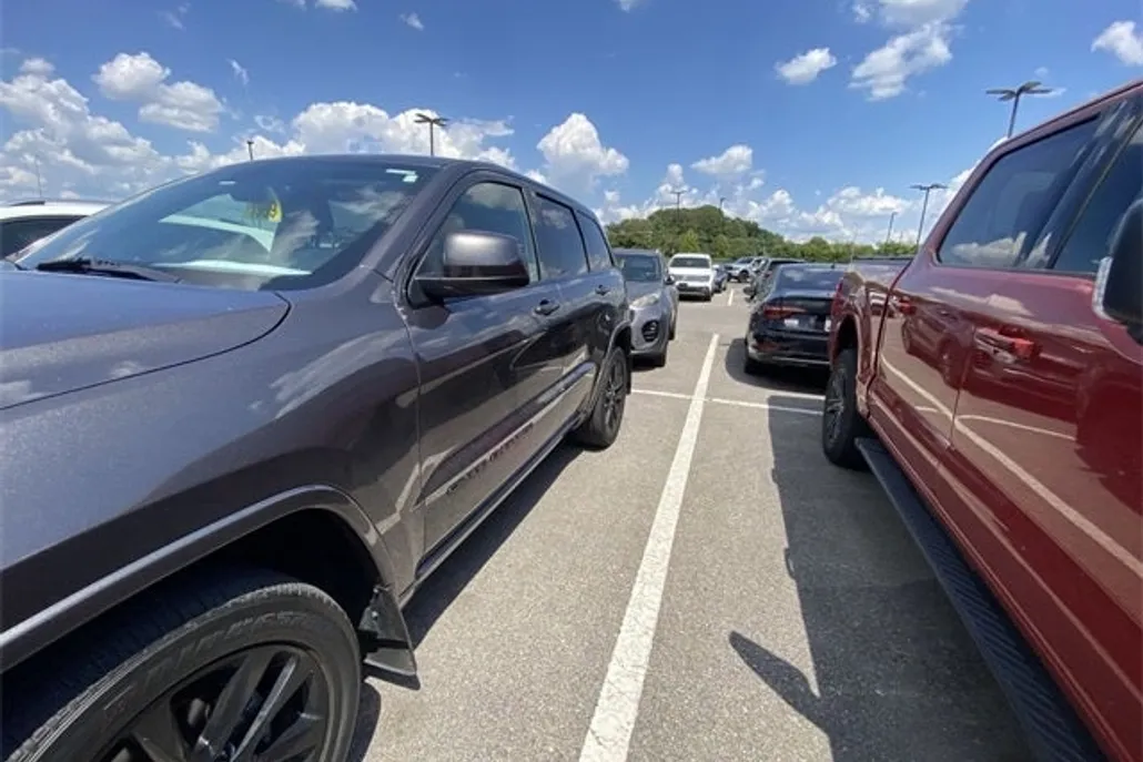 2020 Jeep Grand Cherokee Altitude photo 1