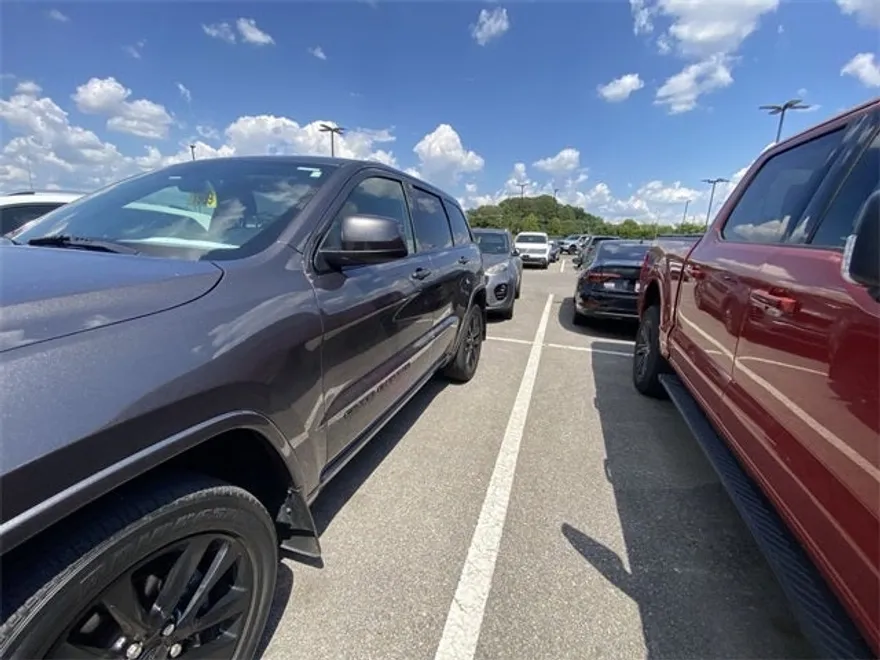 2020 Jeep Grand Cherokee Altitude photo 1