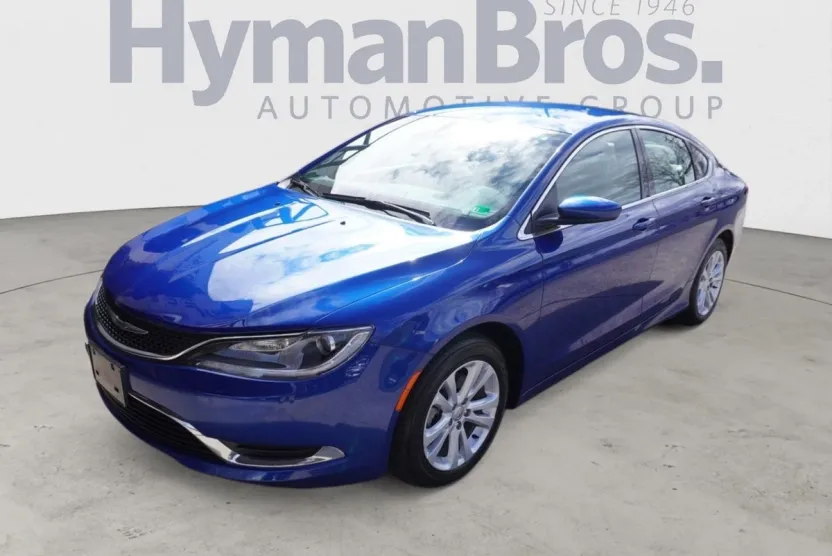 2016 Chrysler 200 Limited photo 1