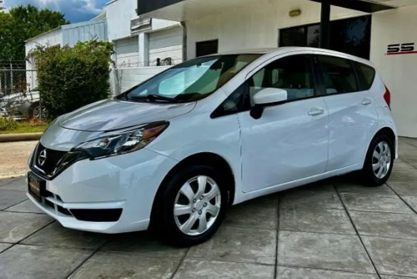 2017 Nissan Versa Note SV photo 1