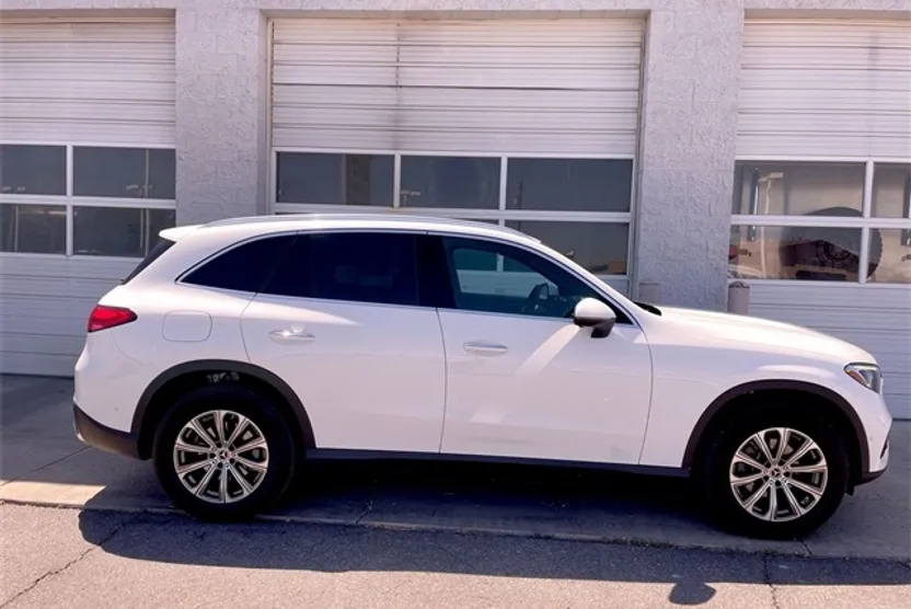 2024 Mercedes Benz GLC 300 4MATIC photo 1