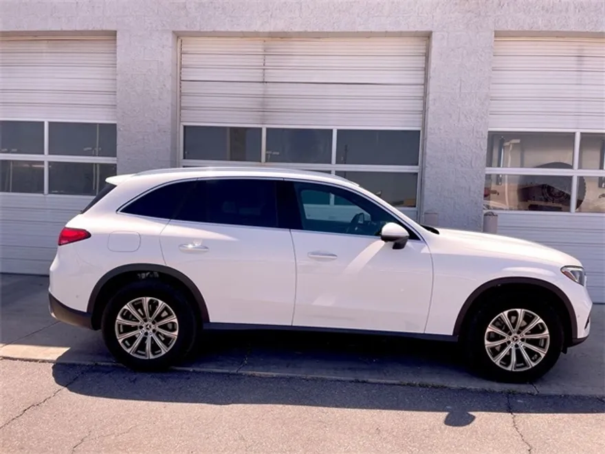 2024 Mercedes Benz GLC 300 4MATIC photo 1