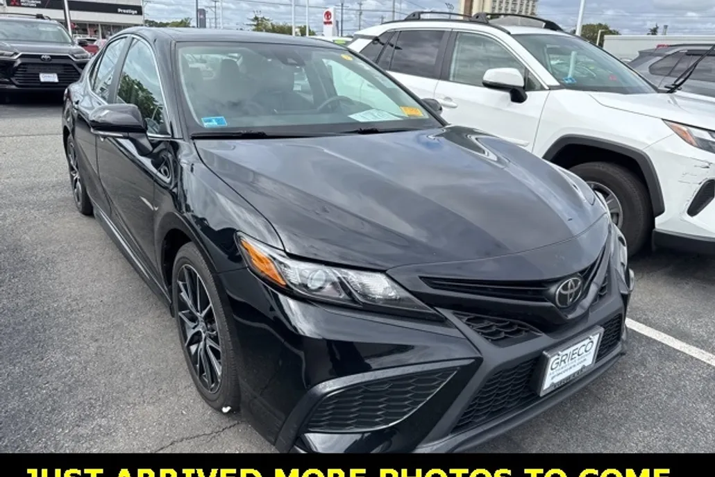 2024 Toyota Camry SE photo 1