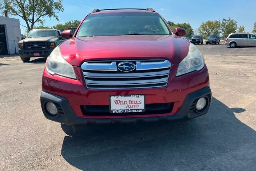 2013 Subaru Outback 2.5i Premium photo 1