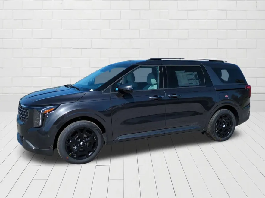 2025 Kia Carnival SX photo 1