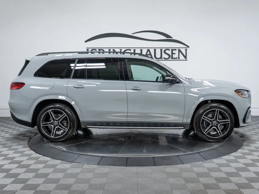 2026 Mercedes Benz GLS 450 4MATIC photo 1