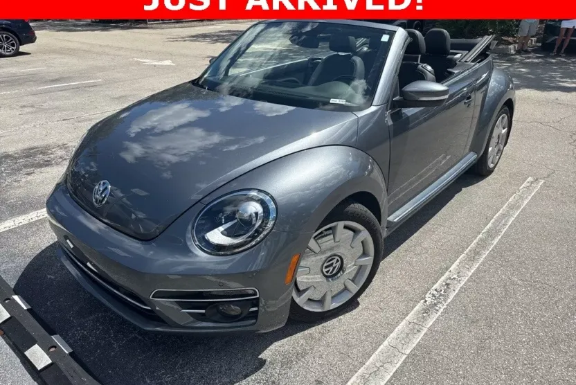 2019 Volkswagen Beetle Convertible SE photo 1
