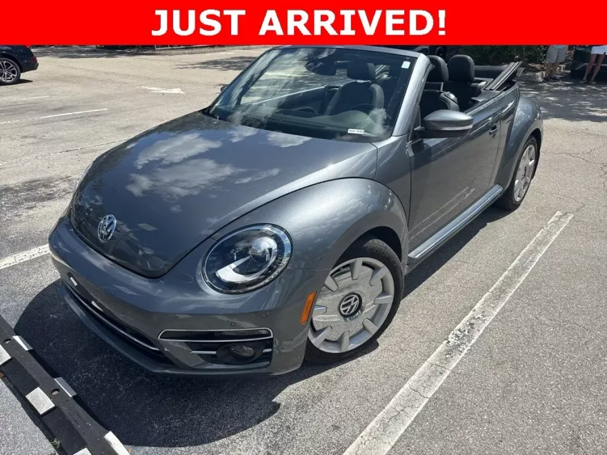 2019 Volkswagen Beetle Convertible SE photo 1
