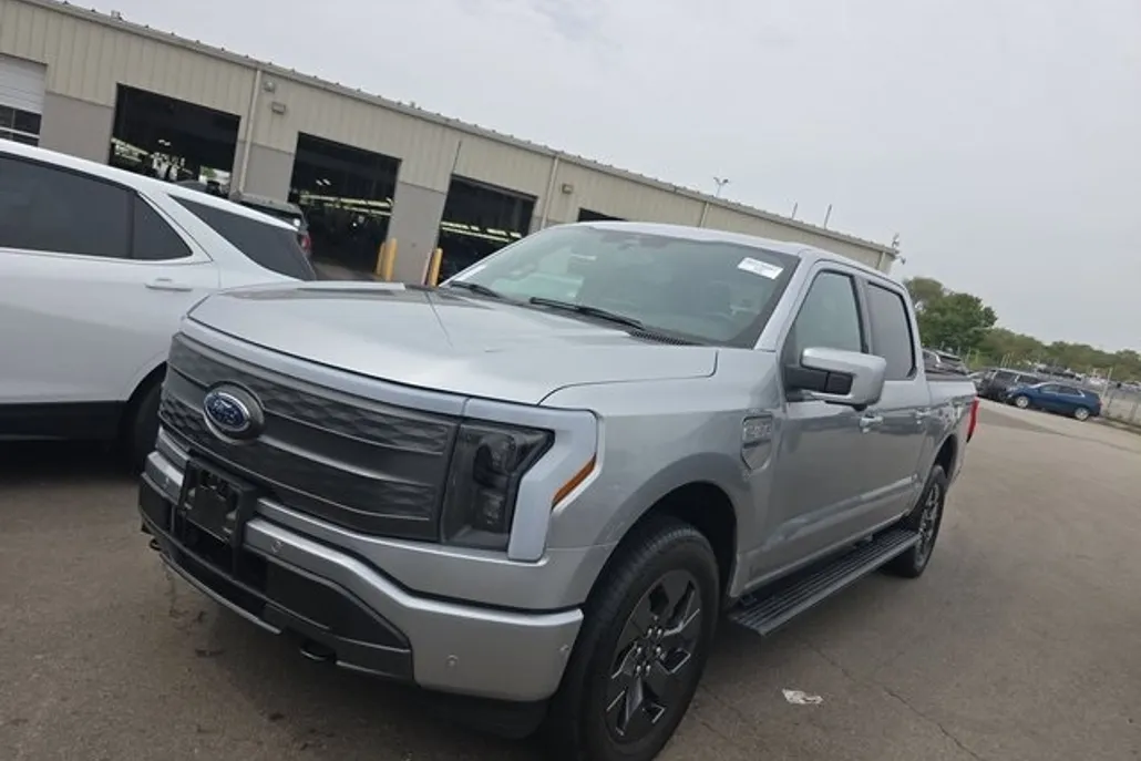 2023 Ford F-150 Lightning Lariat photo 1