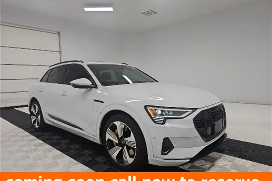 2023 Audi e-tron Premium Plus photo 1