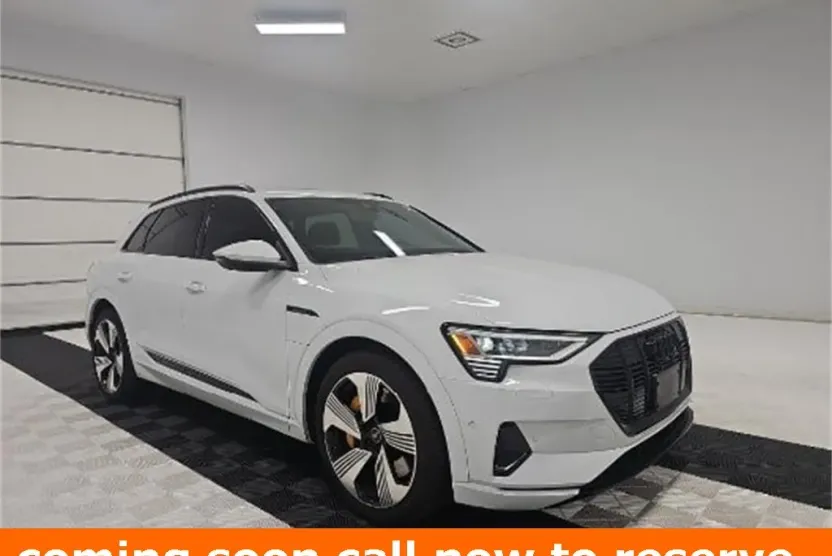 2023 Audi e-tron Premium Plus photo 1