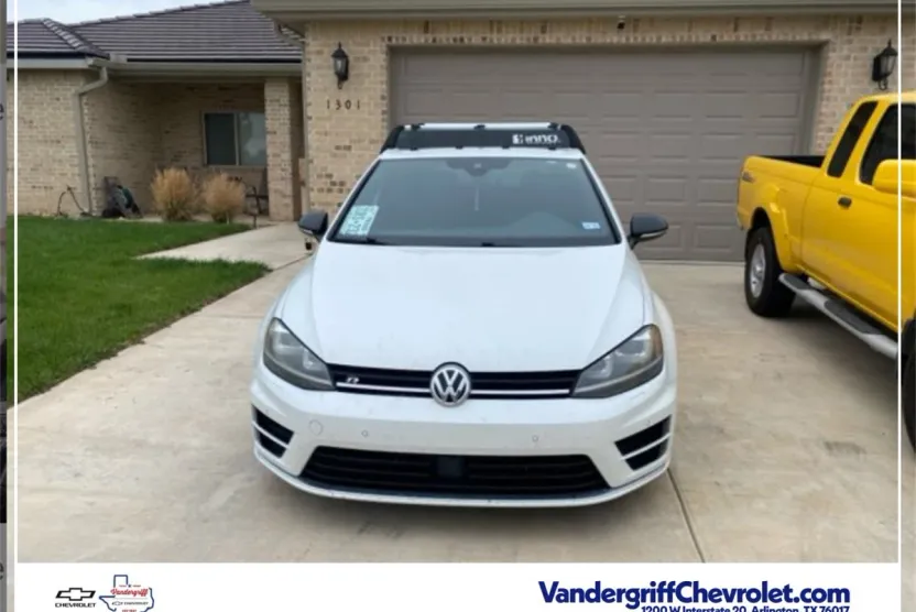 2017 Volkswagen Golf R 4Motion photo 1