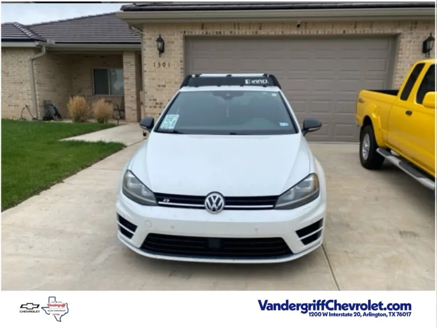 2017 Volkswagen Golf R 4Motion photo 1