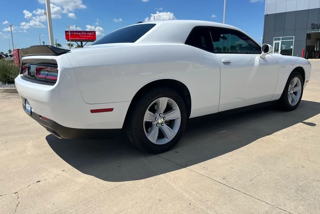 2023 Dodge Challenger SXT photo 1