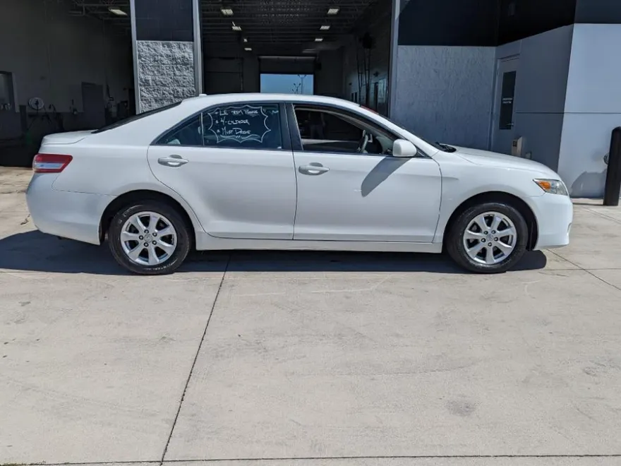 2011 Toyota Camry LE photo 1