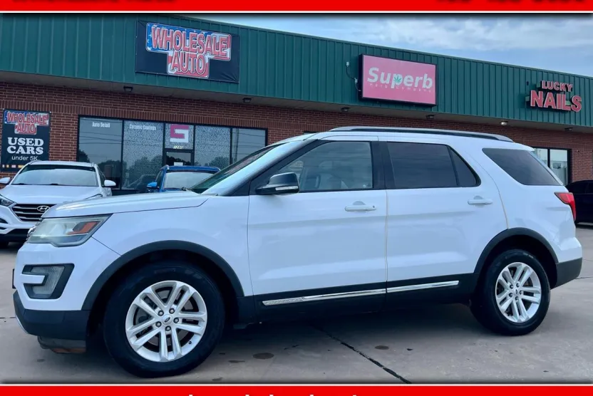 2016 Ford Explorer XLT photo 1
