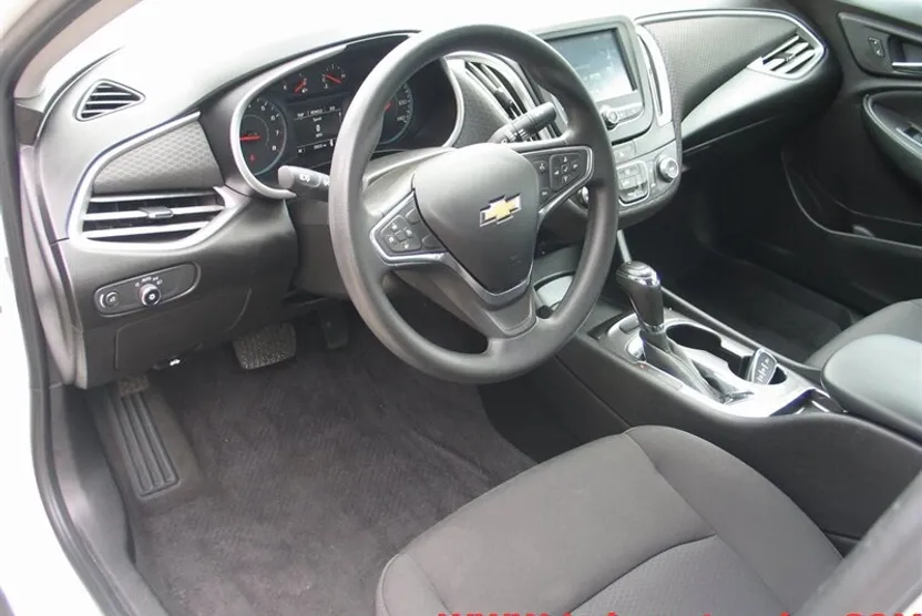 2018 Chevrolet Malibu LS photo 1