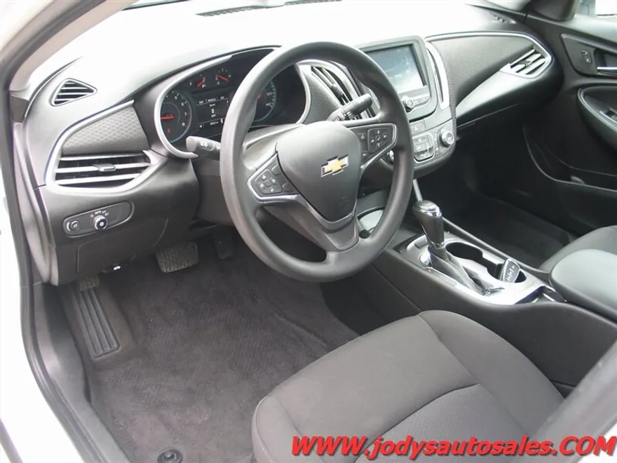 2018 Chevrolet Malibu LS photo 1
