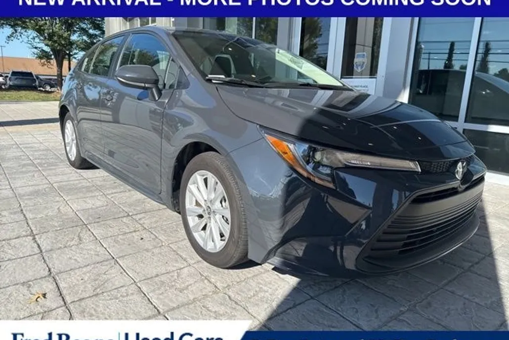 2024 Toyota Corolla LE photo 1