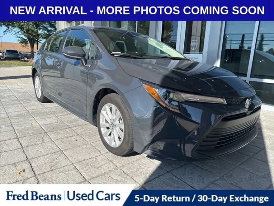 2024 Toyota Corolla LE photo 1